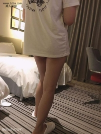 出轨人妻寻求刺激，找朋友来一起满足她