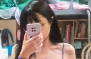半夜又给我发骚照，没穿bra哦~ (处男和处女的聊天记录)