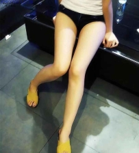 長腿美女愛露出