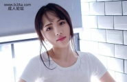 美丽佳人湿透的白T双乳若隐如现