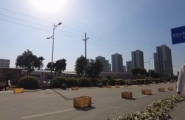 大胆露出无视路人 勾引老头