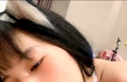 蜜桃妹妹被哥哥扒下裤子，肛塞菊花，掏出jb操无毛嫩穴