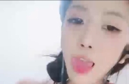 【乔妹妹】大长腿校花女神 骚舞诱惑~一字马~扣穴道具自慰