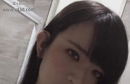 年轻美女胸部很诱人