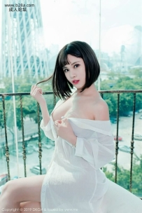 萌宝儿清纯可人白衬衫