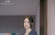 美女模特抖娘利世深蓝色服饰按摩技师